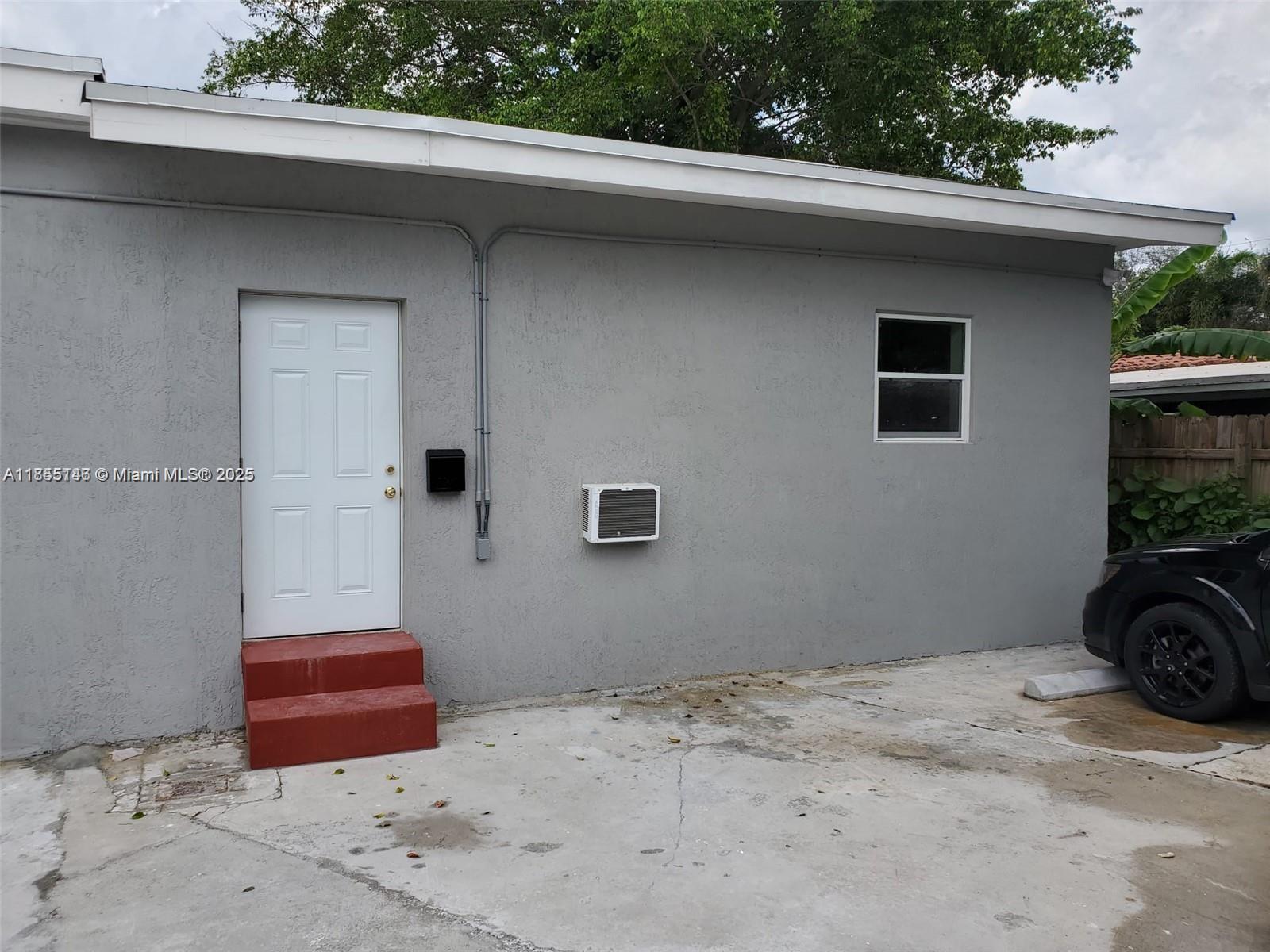 2425 NW 28th St