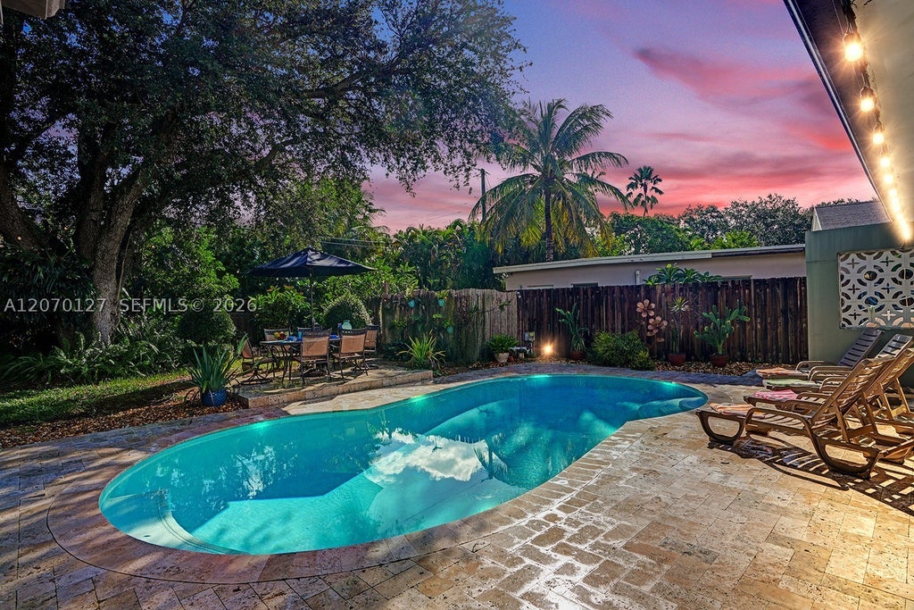 Photo of 3700 W Park Rd, Hollywood, FL 33021 (MLS # A12070127)