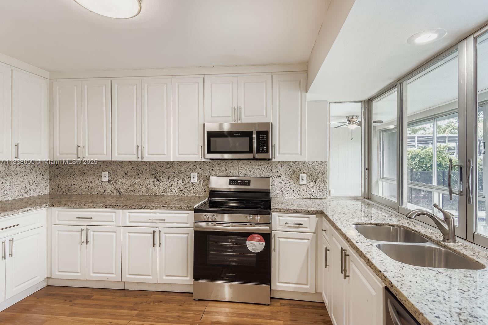 7904 Alhambra Blvd, Miramar, FL, 33023/$584,000 2 7904 Alhambra Blvd
