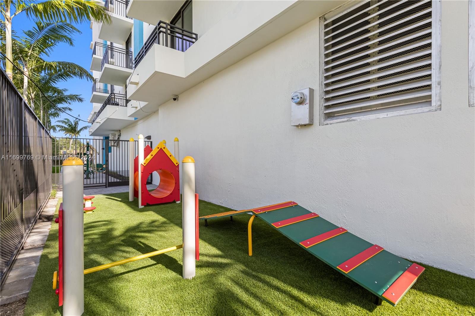 TOWN OF MODELO (DANIA) B- - Residential Lease