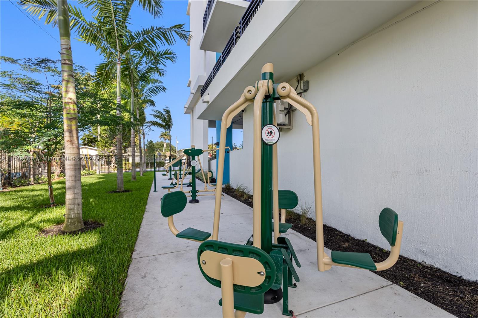 TOWN OF MODELO (DANIA) B- - Residential Lease