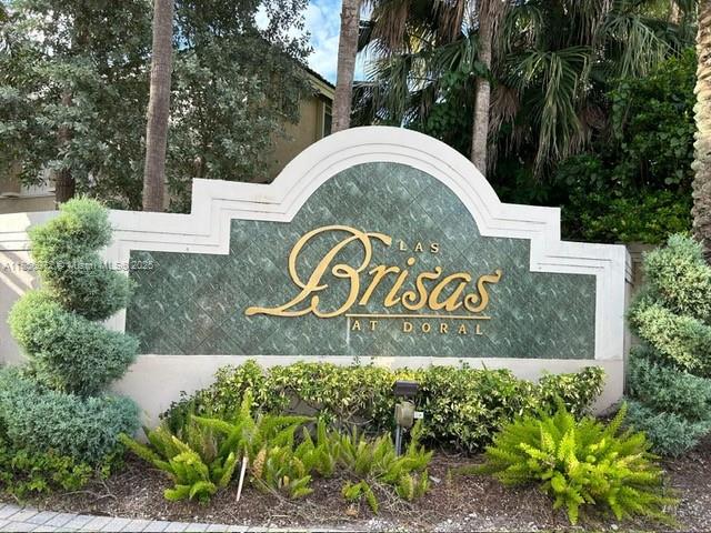 Excellent location !! Don't miss the opportunity to live in a great community with a spectacular clubhouse, pool, jacuzzi, gym, tennis court, and children's playground. The property offers 3 bedrooms, 2 and 1/2 bathrooms in 1,420 SF, 2 parking spaces, and a beautiful common backyard. Nearby are the best schools, Parks, Publix, Starbucks, restaurants, pharmacies, and close to major highways. Ready to move!! Easy to show, Text THE LISTING AGENT FOR APPOINTMENTS.