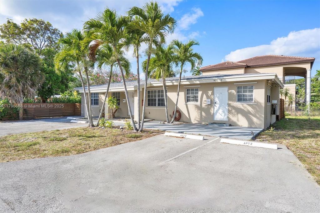 Photo of 901 NE 16th St, Fort Lauderdale, FL 33304 (MLS # A11790888)