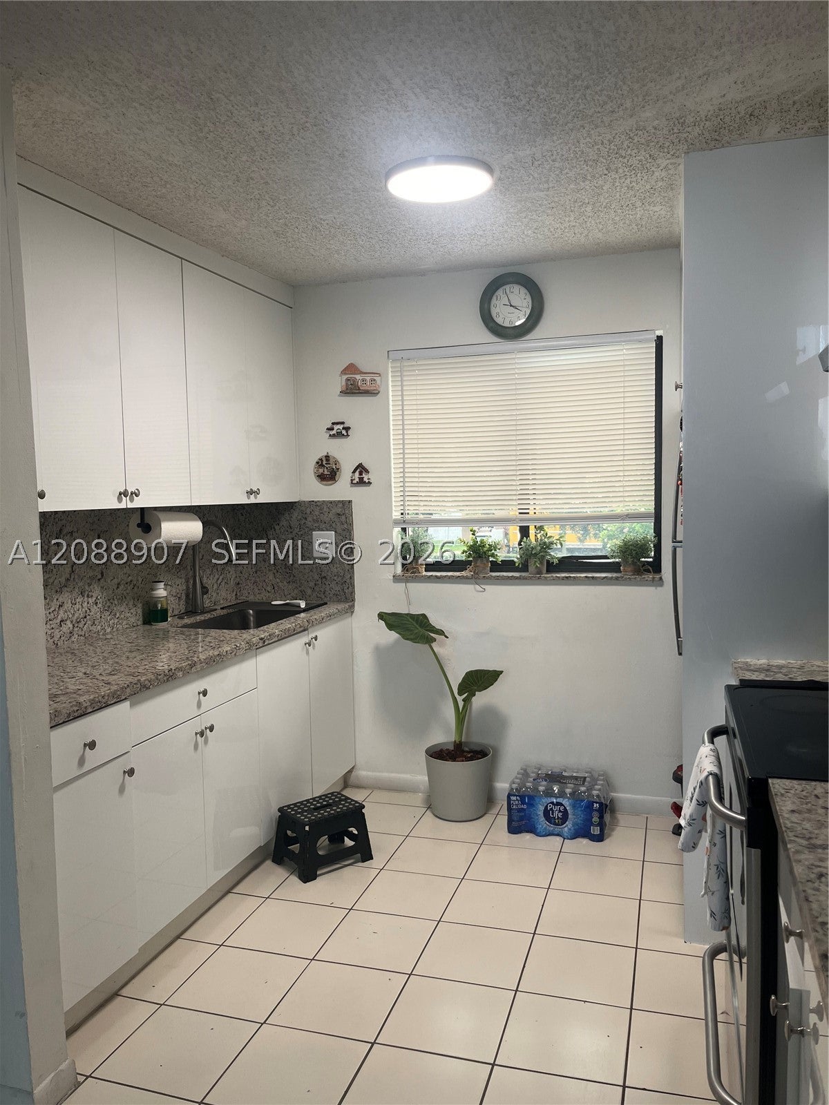 2745 W 62 Pl