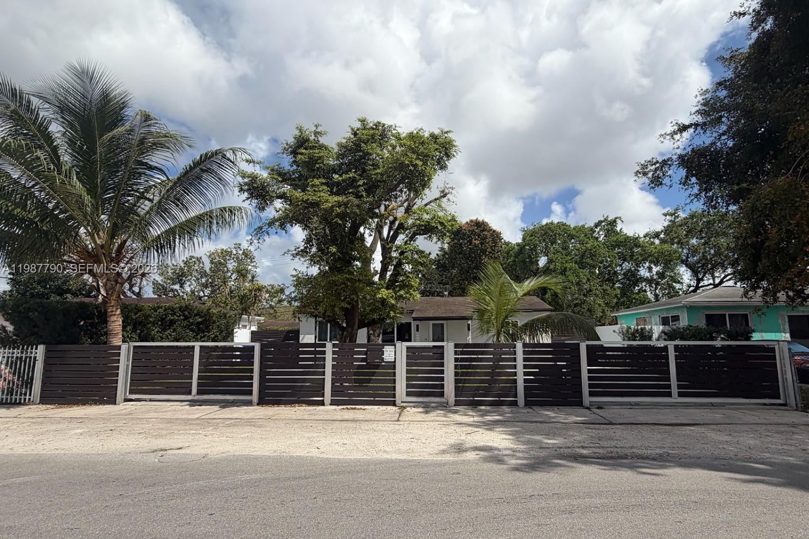 BROADMOOR MANOR - Residential