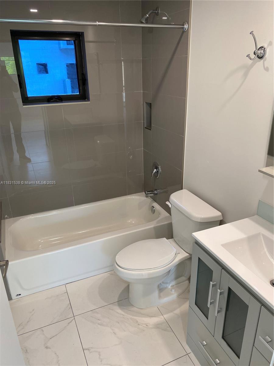 BRICKELL RIVERVIEW - Residential Lease