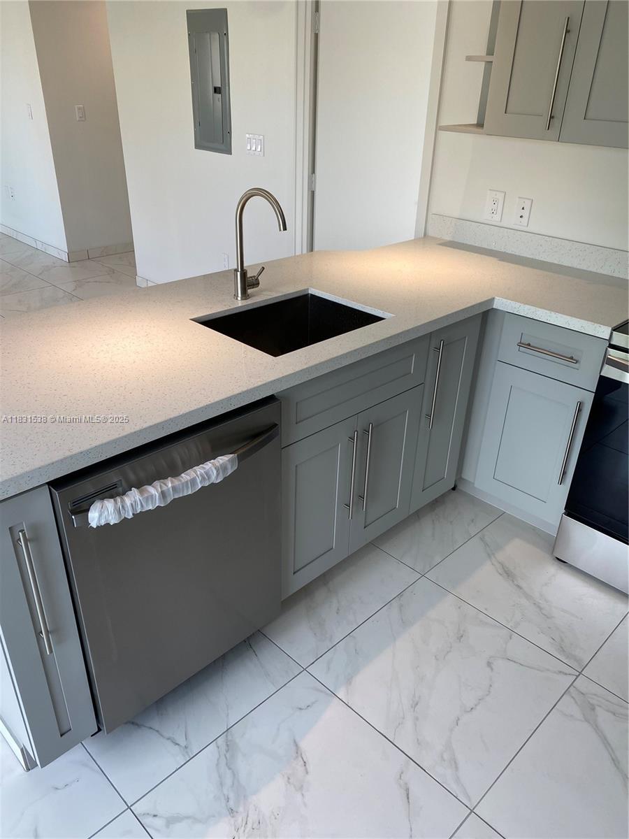 BRICKELL RIVERVIEW - Residential Lease