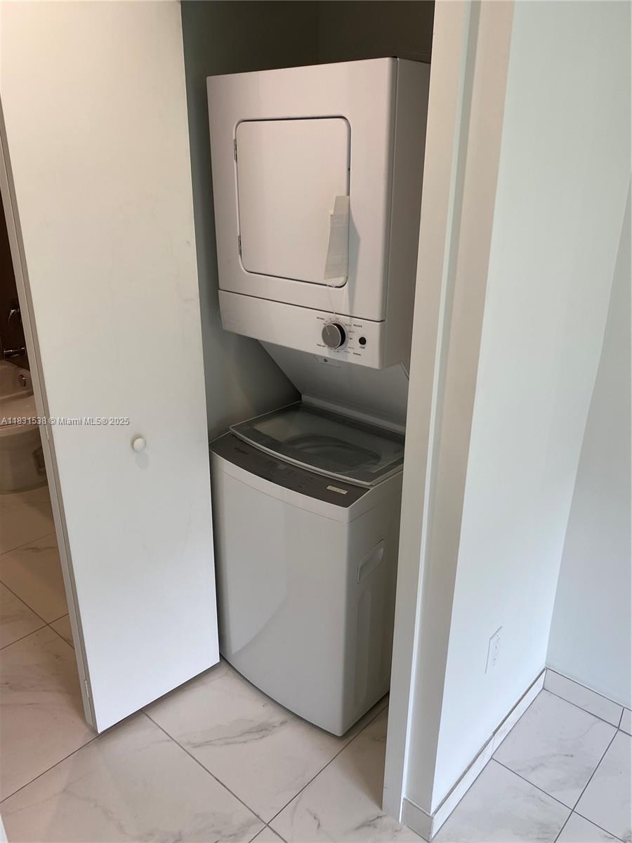 BRICKELL RIVERVIEW - Residential Lease