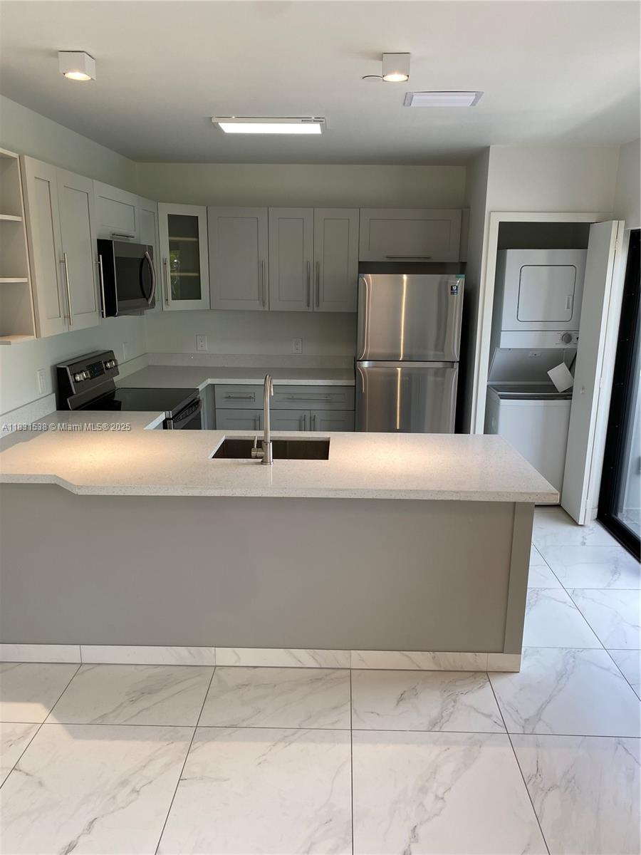 836 SW 2nd St 301