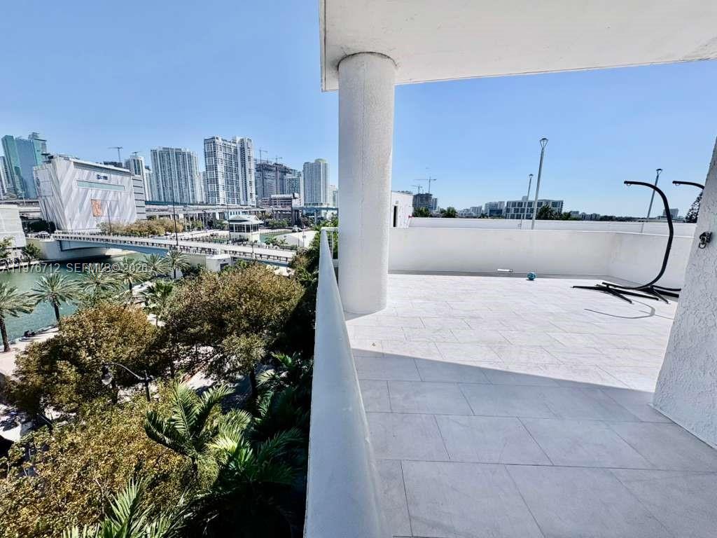 NEO CONDO - Residential Lease