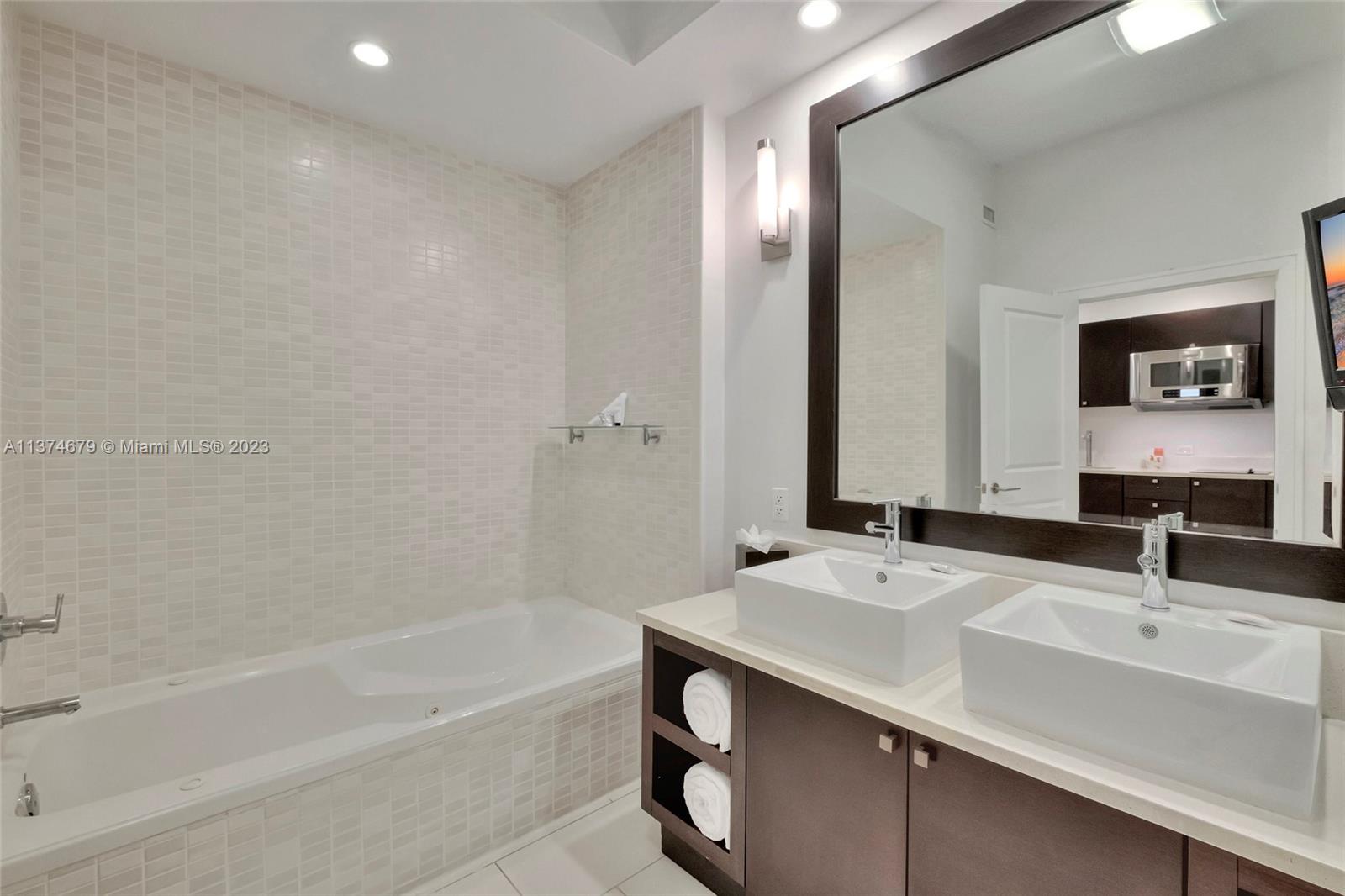 View photos, virtual tours, details... 5300 NW 87th Ave 606