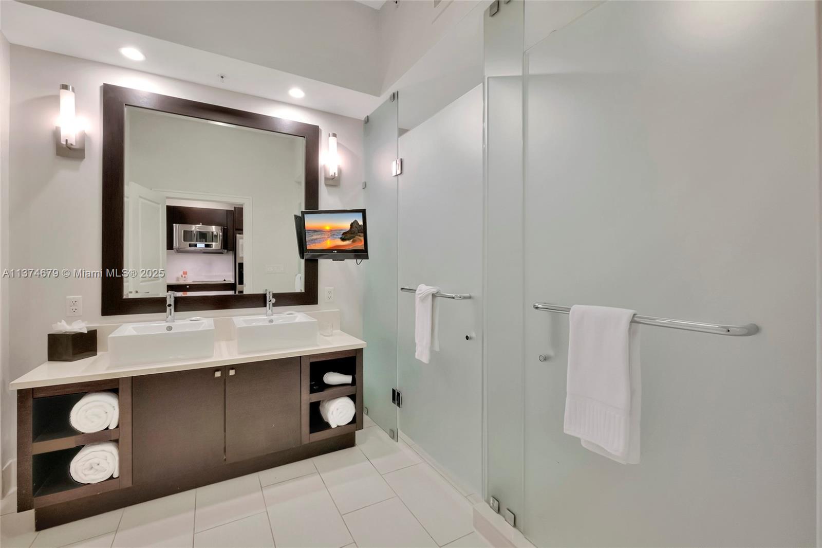 View photos, virtual tours, details... 5300 NW 87th Ave 606