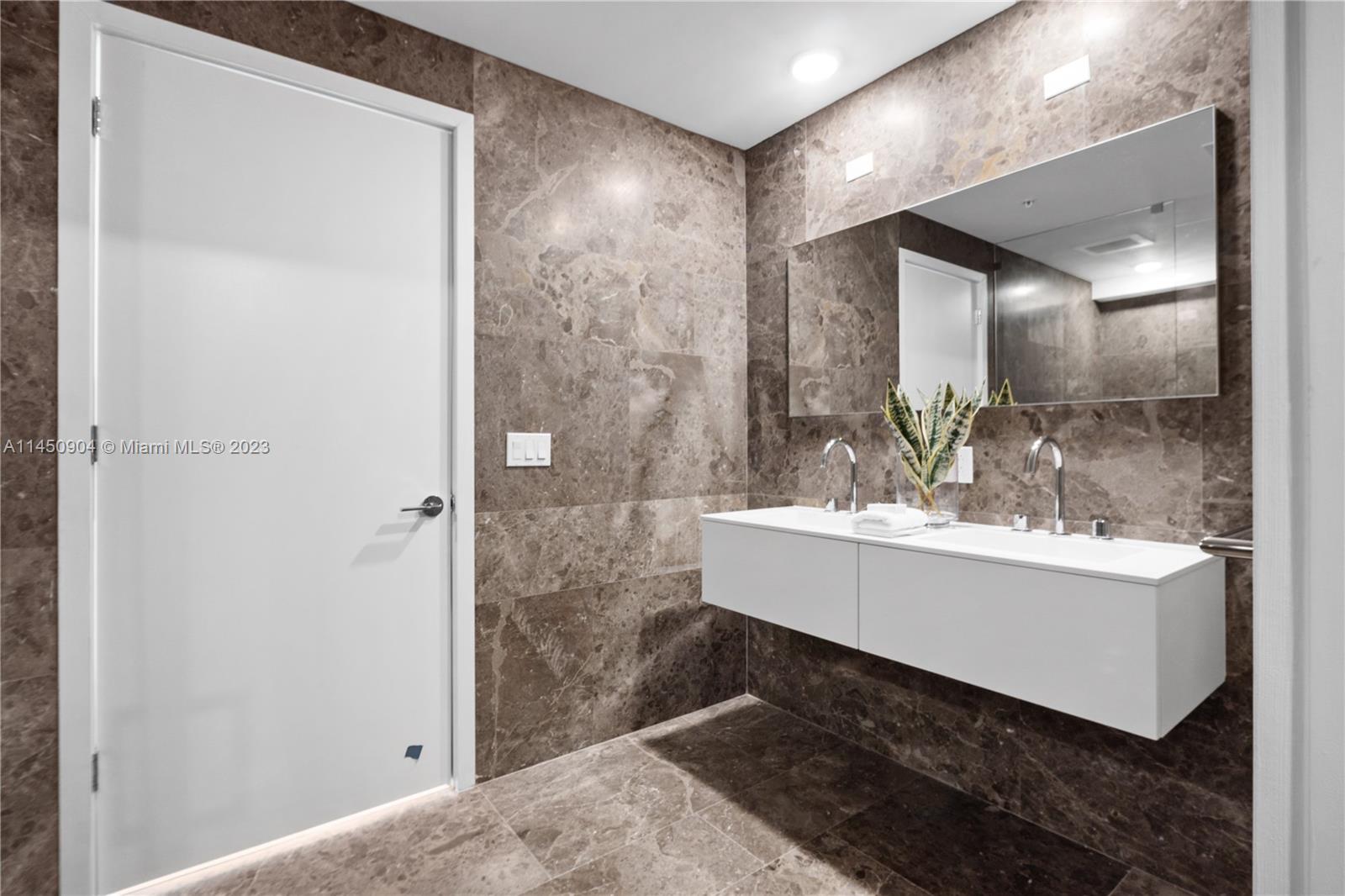 Monaco Yacht Club - Residential