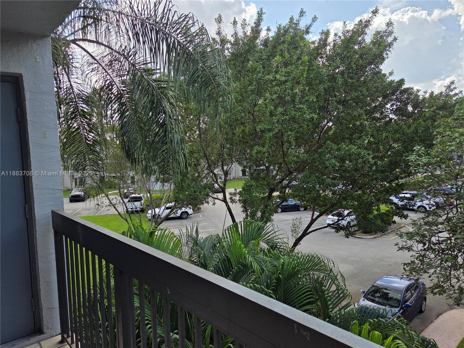 CALUSA CLUB VIL CONDO BLD - Residential