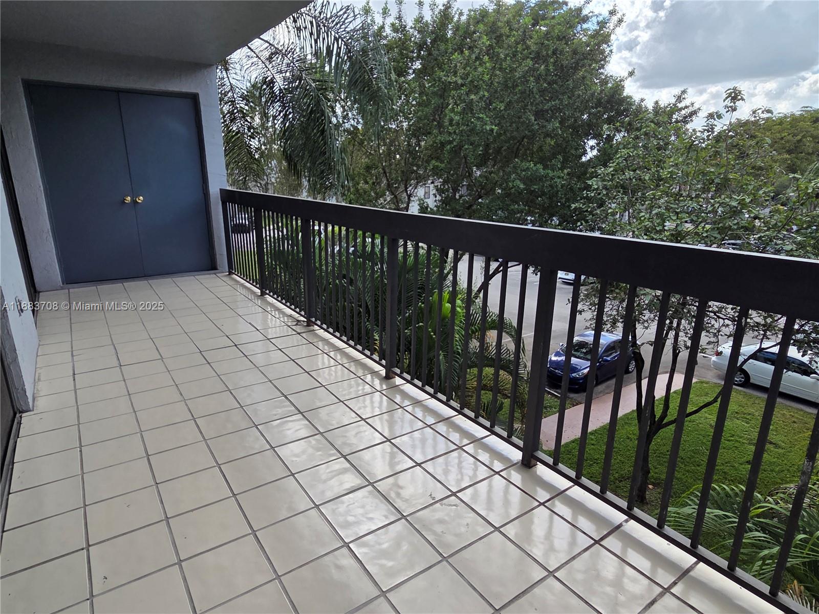 CALUSA CLUB VIL CONDO BLD - Residential