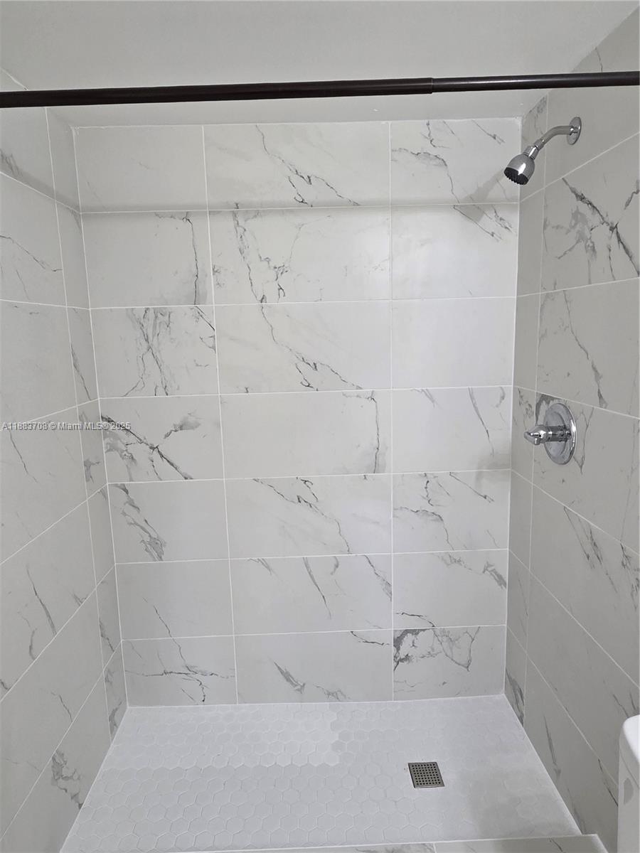 CALUSA CLUB VIL CONDO BLD - Residential