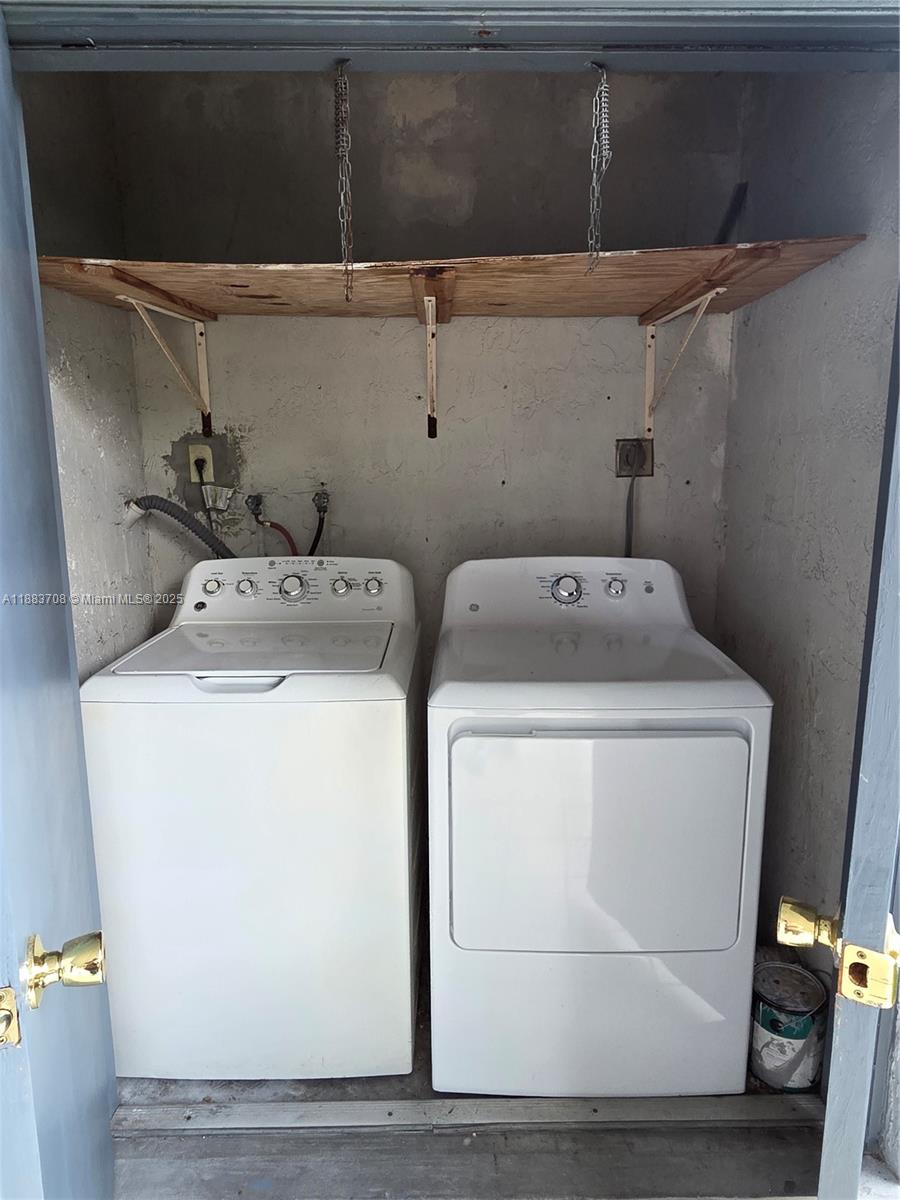 CALUSA CLUB VIL CONDO BLD - Residential