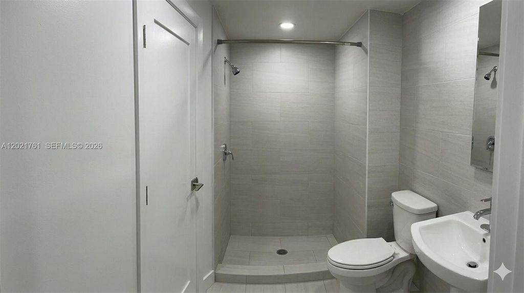 Photo of 515 SE 9th St #5a, Fort Lauderdale, FL 33316 (MLS # A12021761)