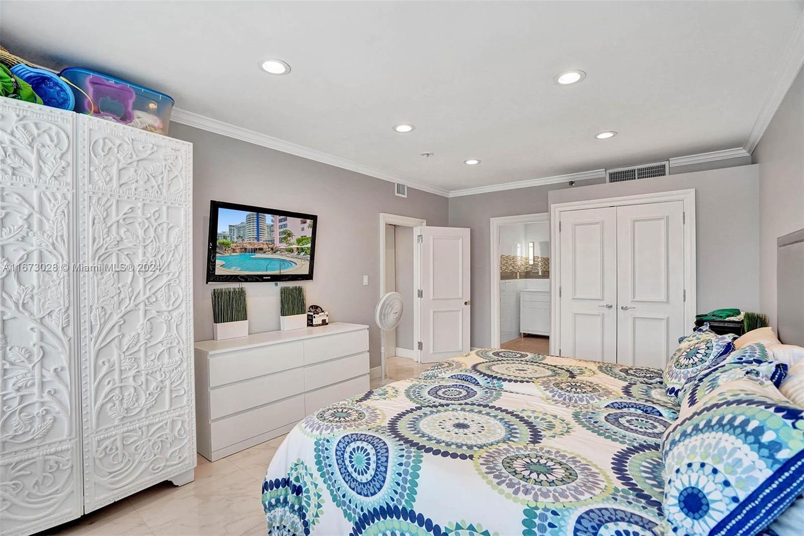 THE ALEXANDER CONDO - Residential