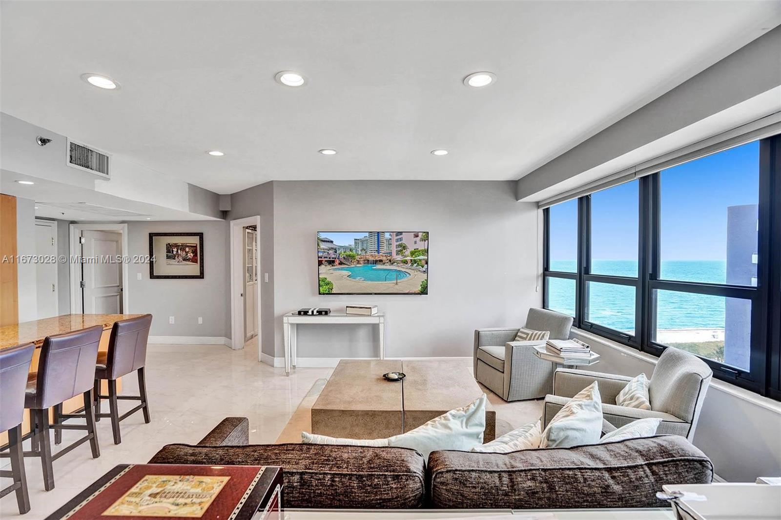5225 Collins Ave PH7