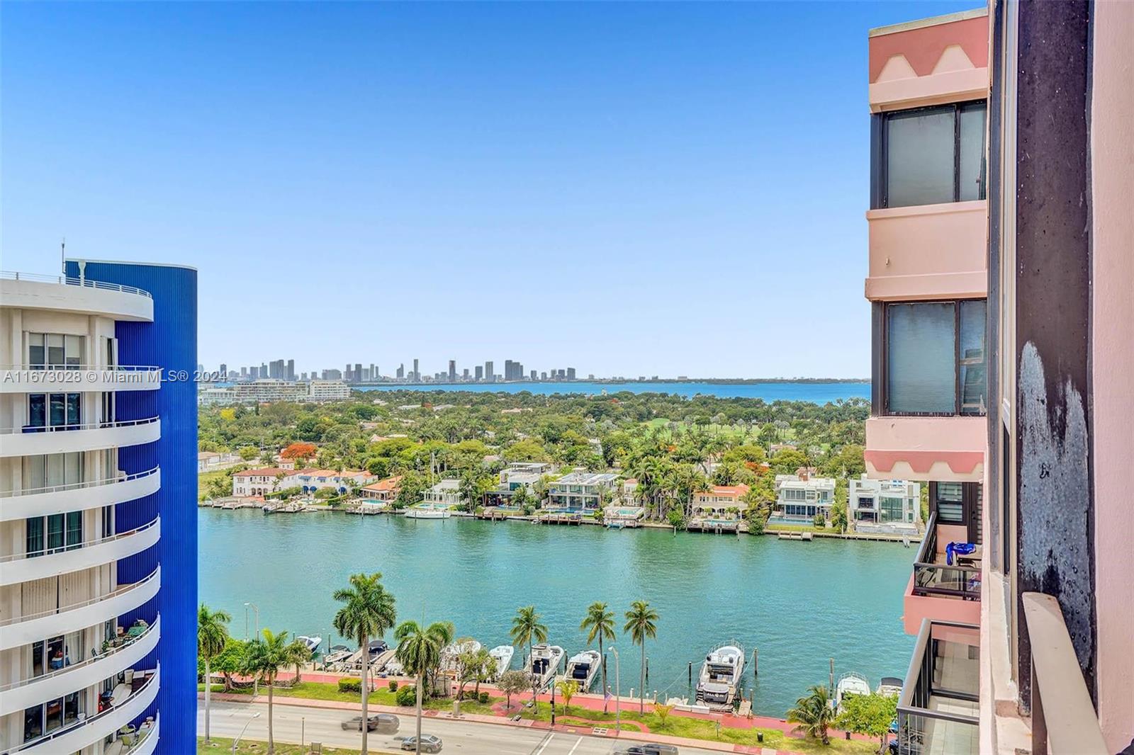 5225 Collins Ave PH7