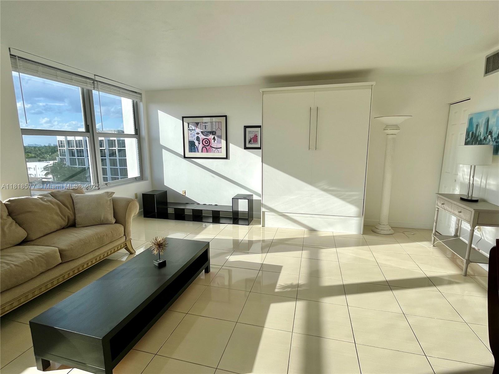 2899 Collins Ave 810