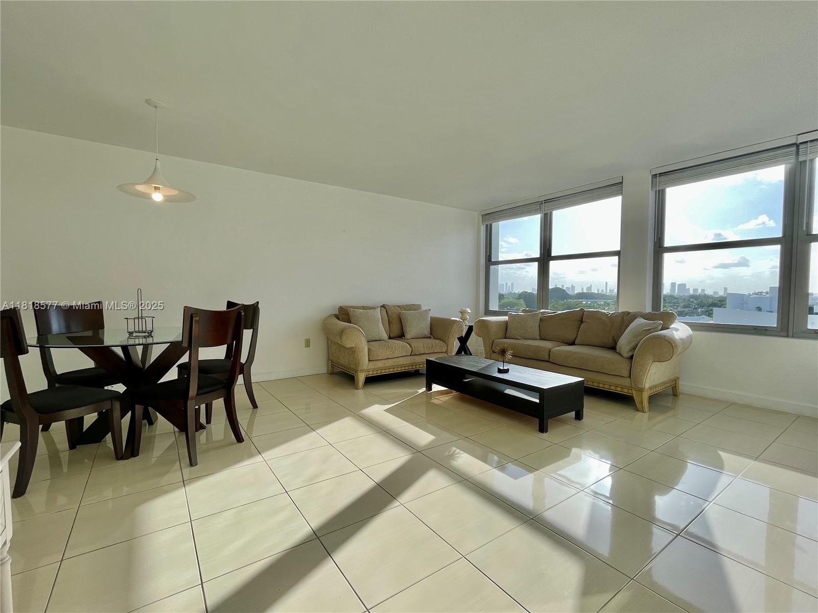 2899 Collins Ave 810