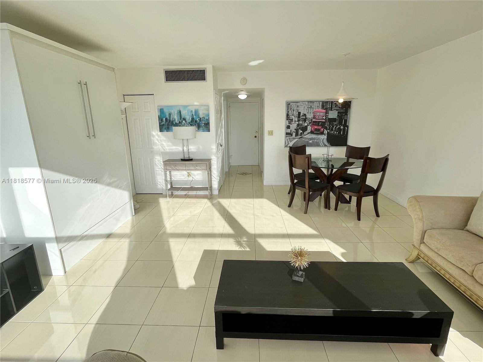2899 Collins Ave 810
