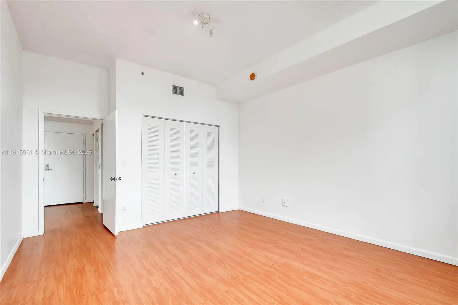 Miami, Florida 33136, United States, 1 Bedroom Bedrooms, ,1 BathroomBathrooms,Residential,Active,144506