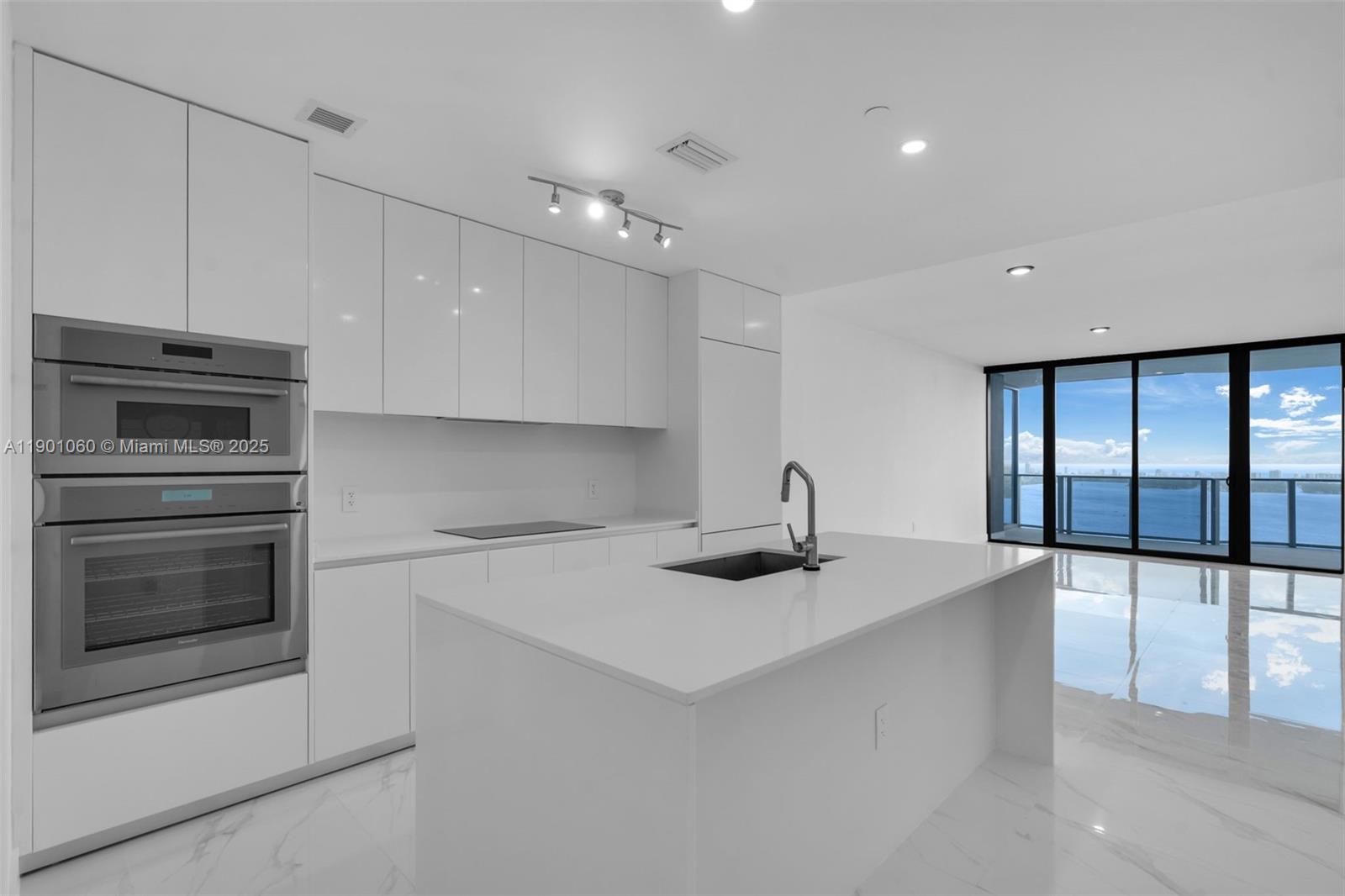 ARIA RESERVE - Residential