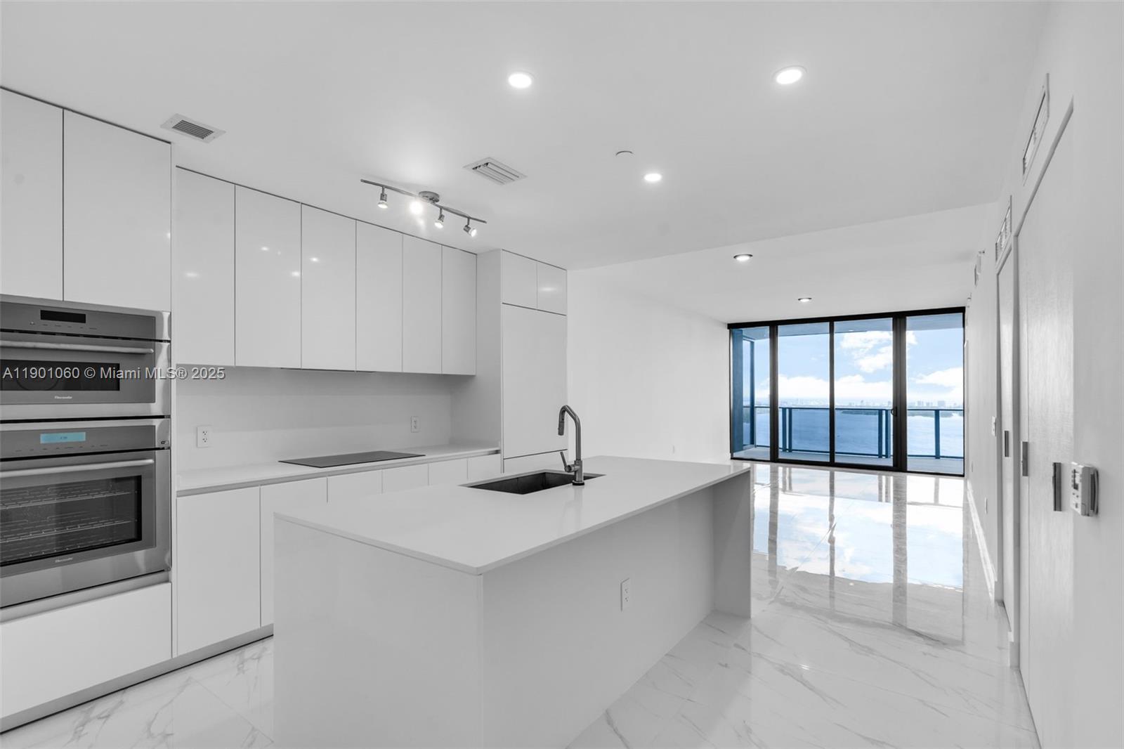ARIA RESERVE - Residential