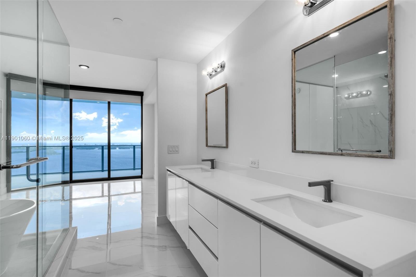 ARIA RESERVE - Residential
