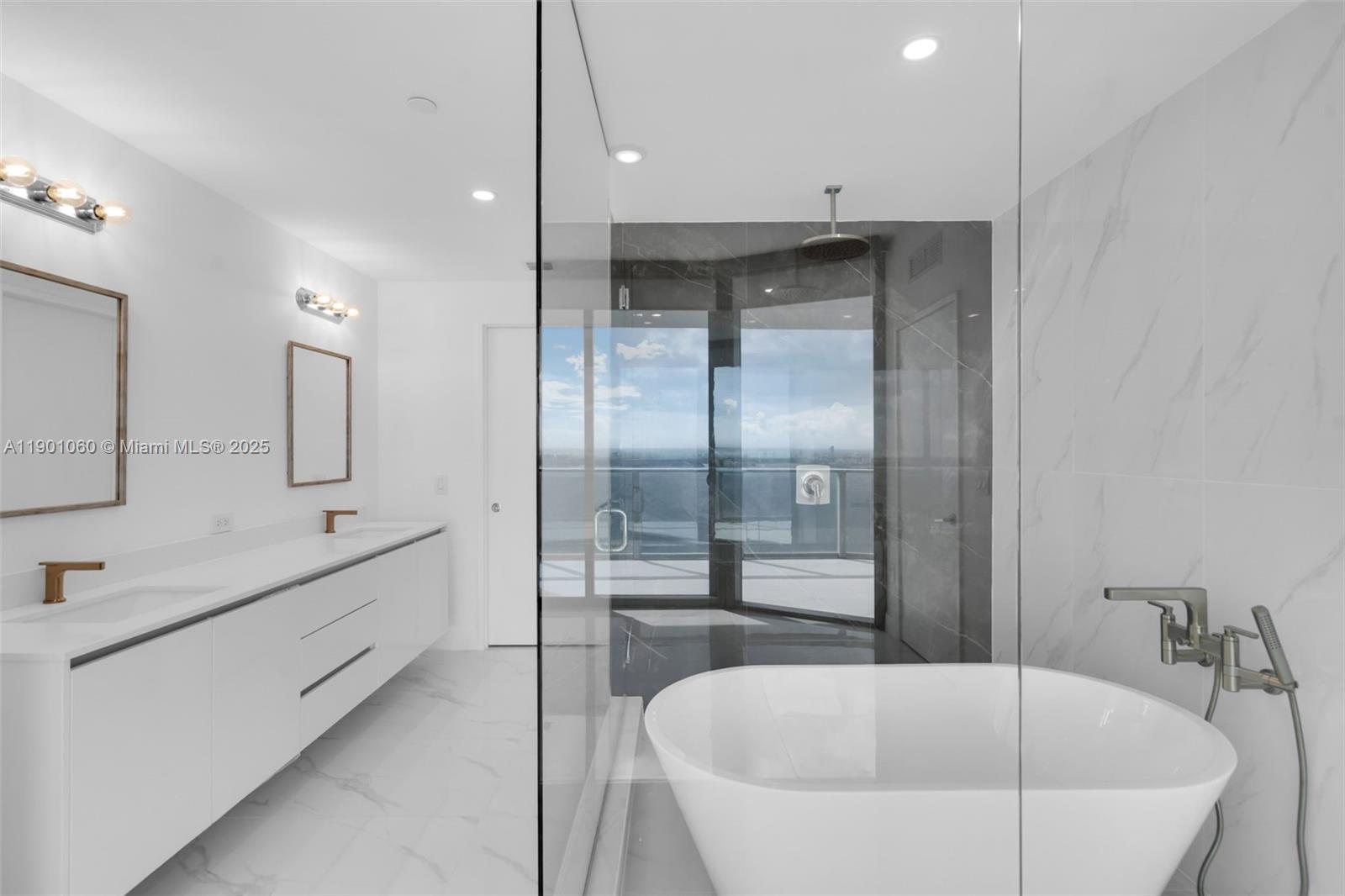 ARIA RESERVE - Residential