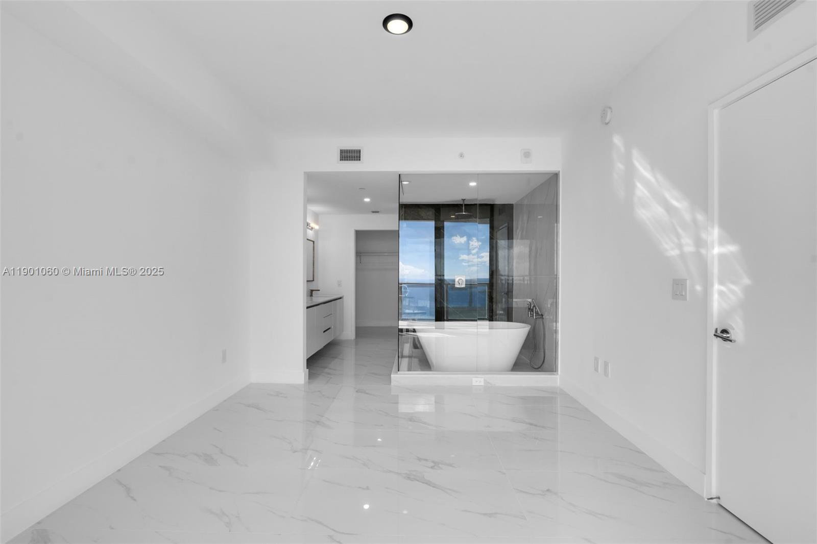 ARIA RESERVE - Residential