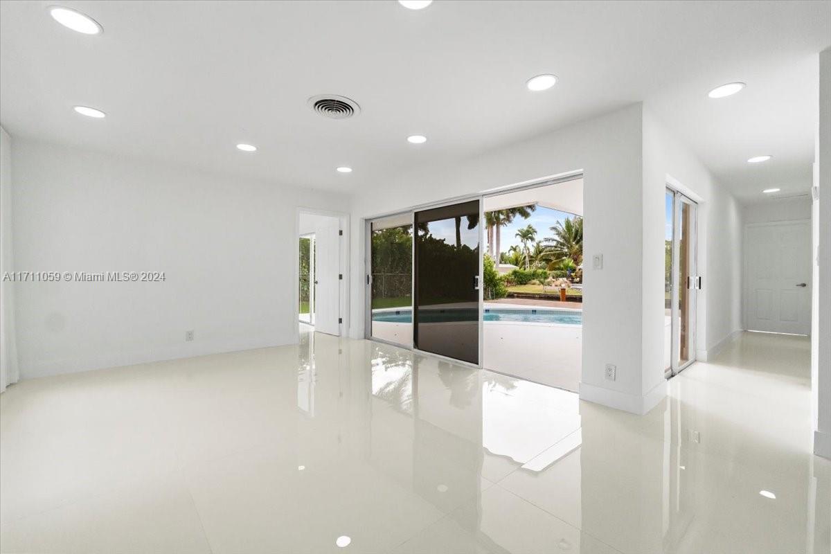 ROYAL PALM ACRES THIRD SE - Residential