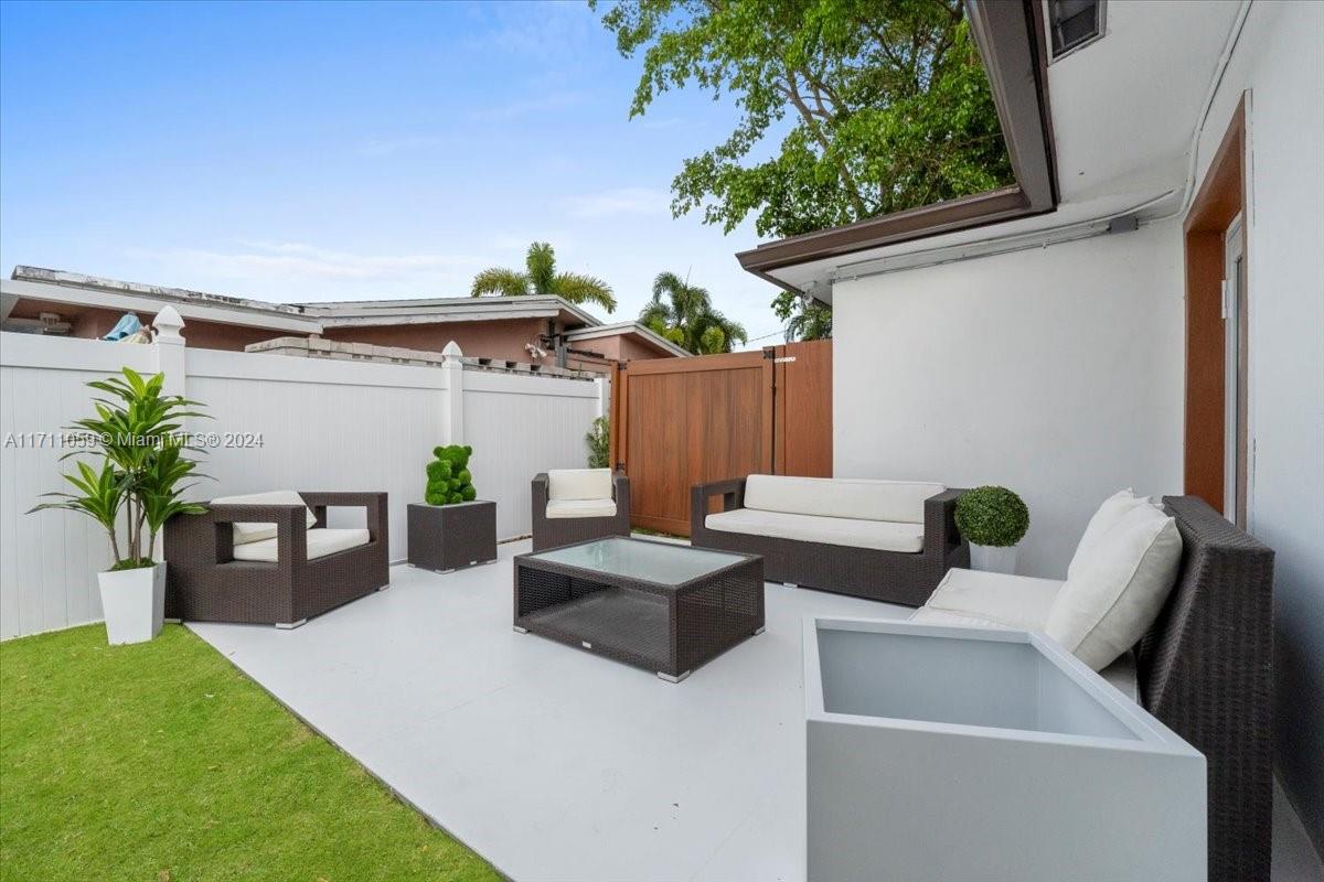 ROYAL PALM ACRES THIRD SE - Residential