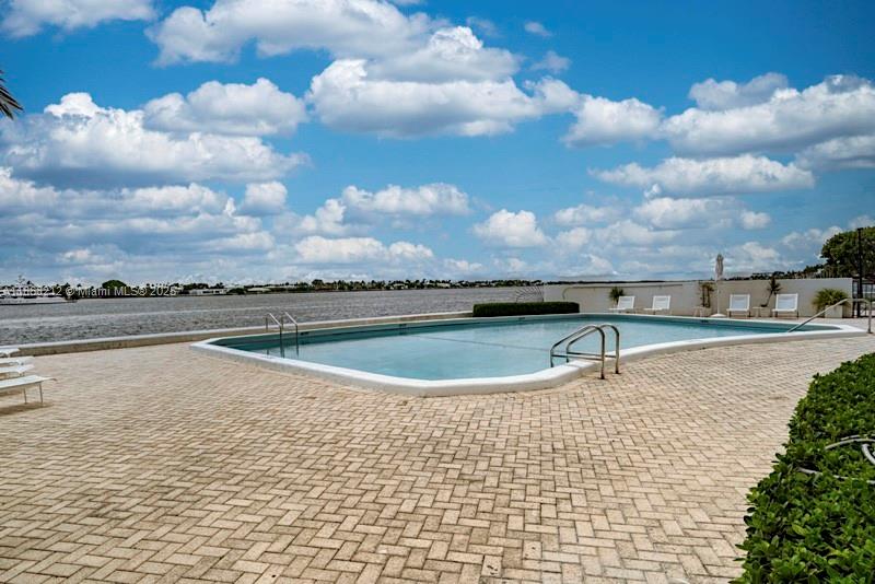 TRIANON CONDO - Residential Lease