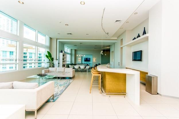 QUANTUM ON THE BAY CONDO - Residential