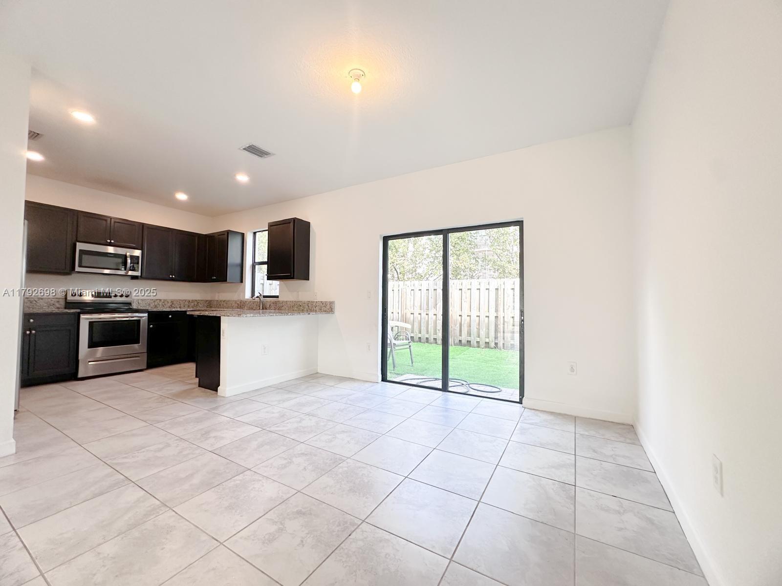 VIA VENTURA NEIGHBORHOOD - Residential