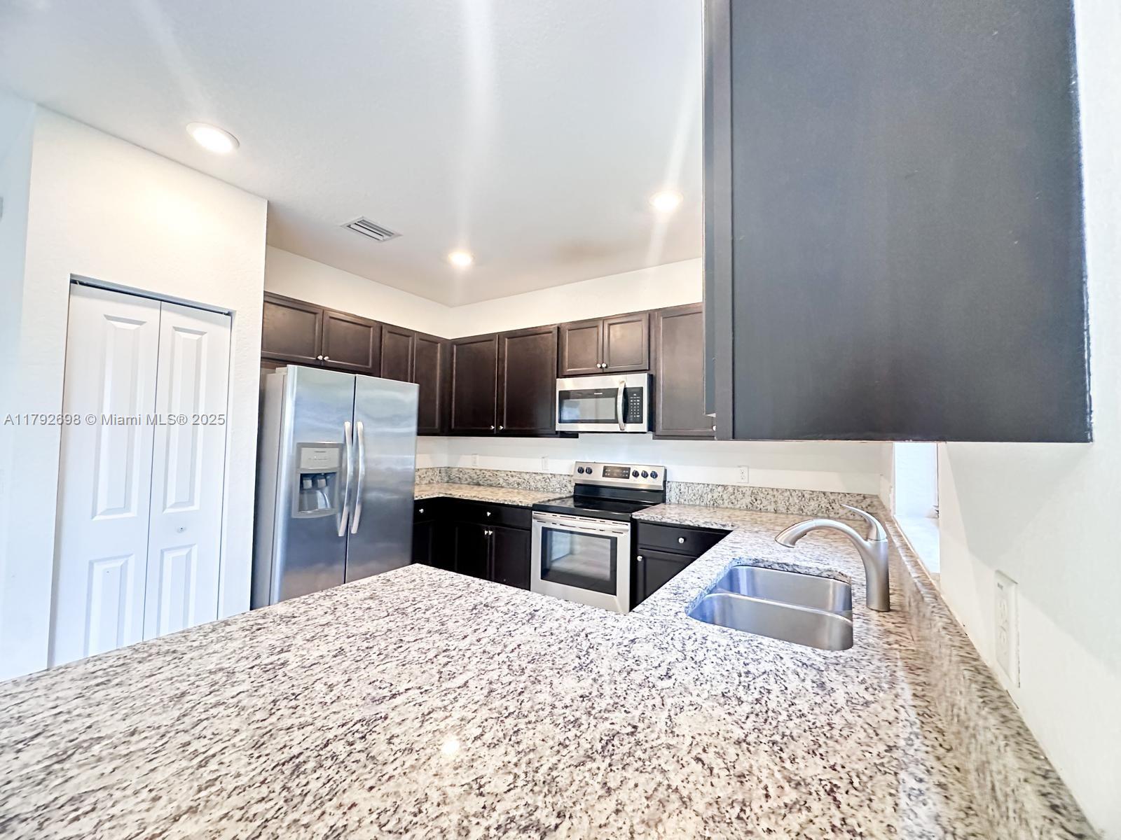 VIA VENTURA NEIGHBORHOOD - Residential