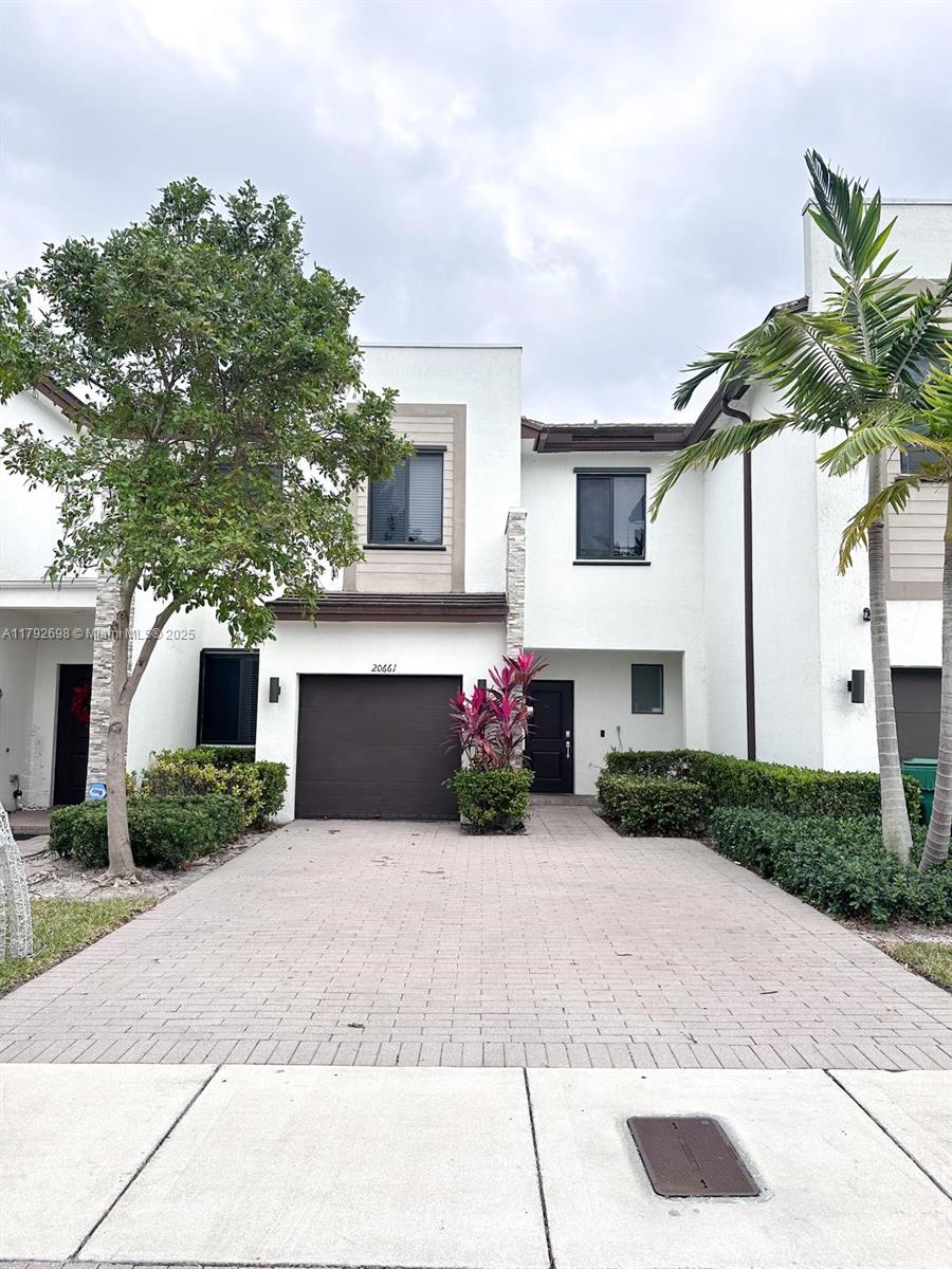 VIA VENTURA NEIGHBORHOOD - Residential