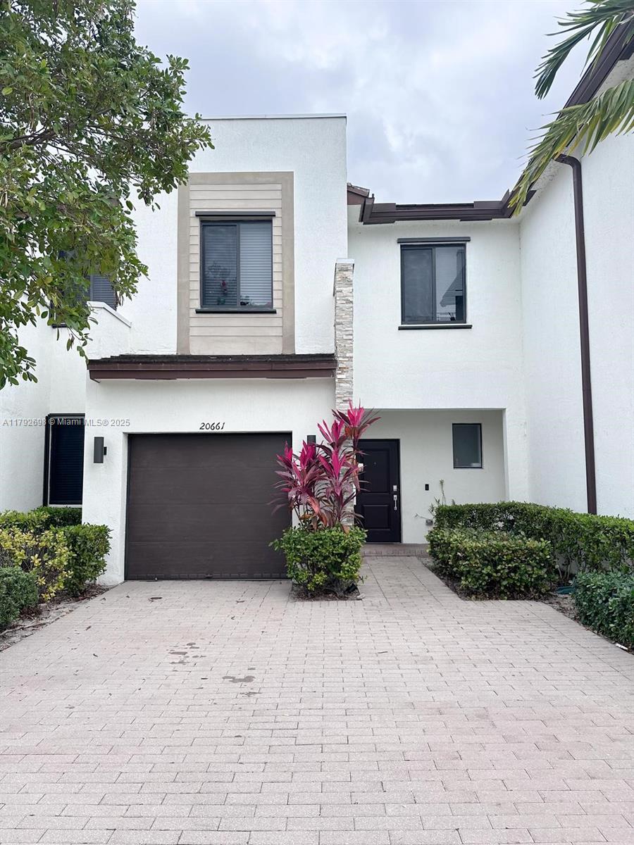 VIA VENTURA NEIGHBORHOOD - Residential