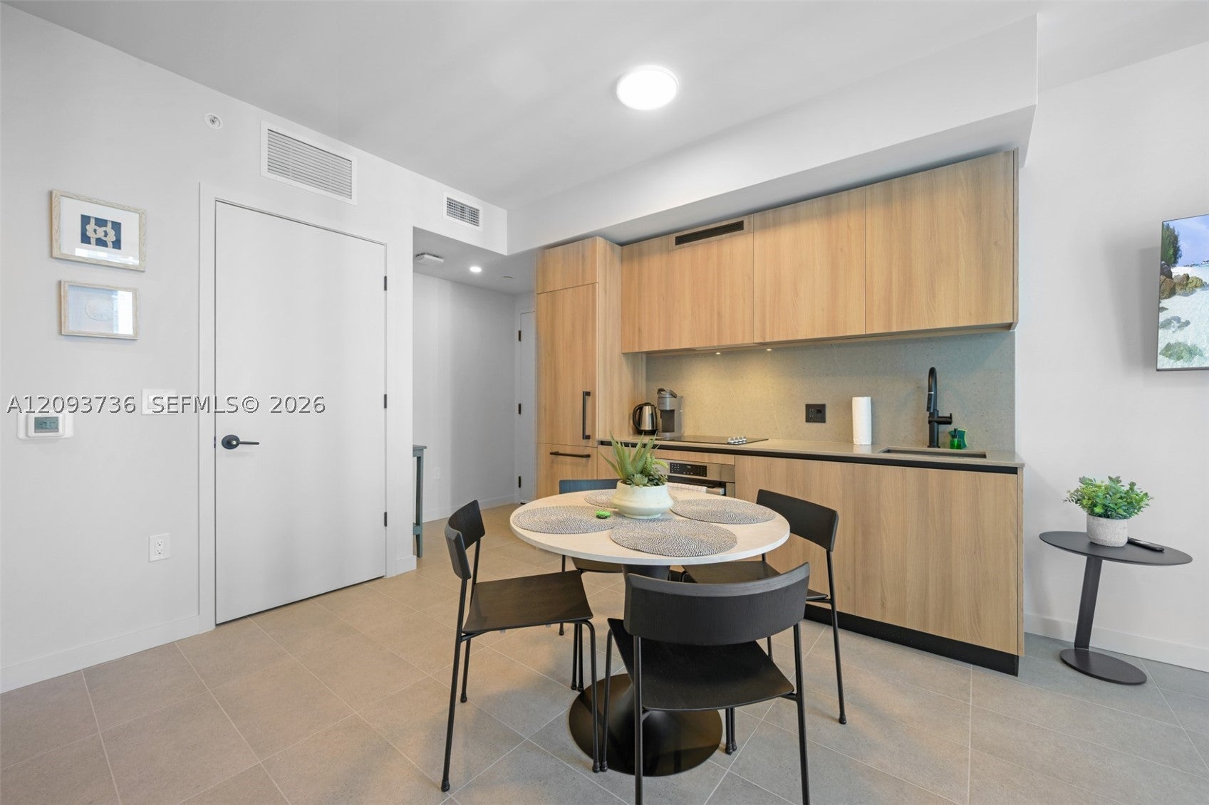 121 NE 5th St 3006