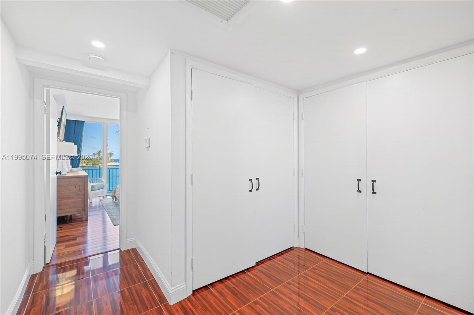 HILLSBORO SHORES EXECUTIV - Residential Lease