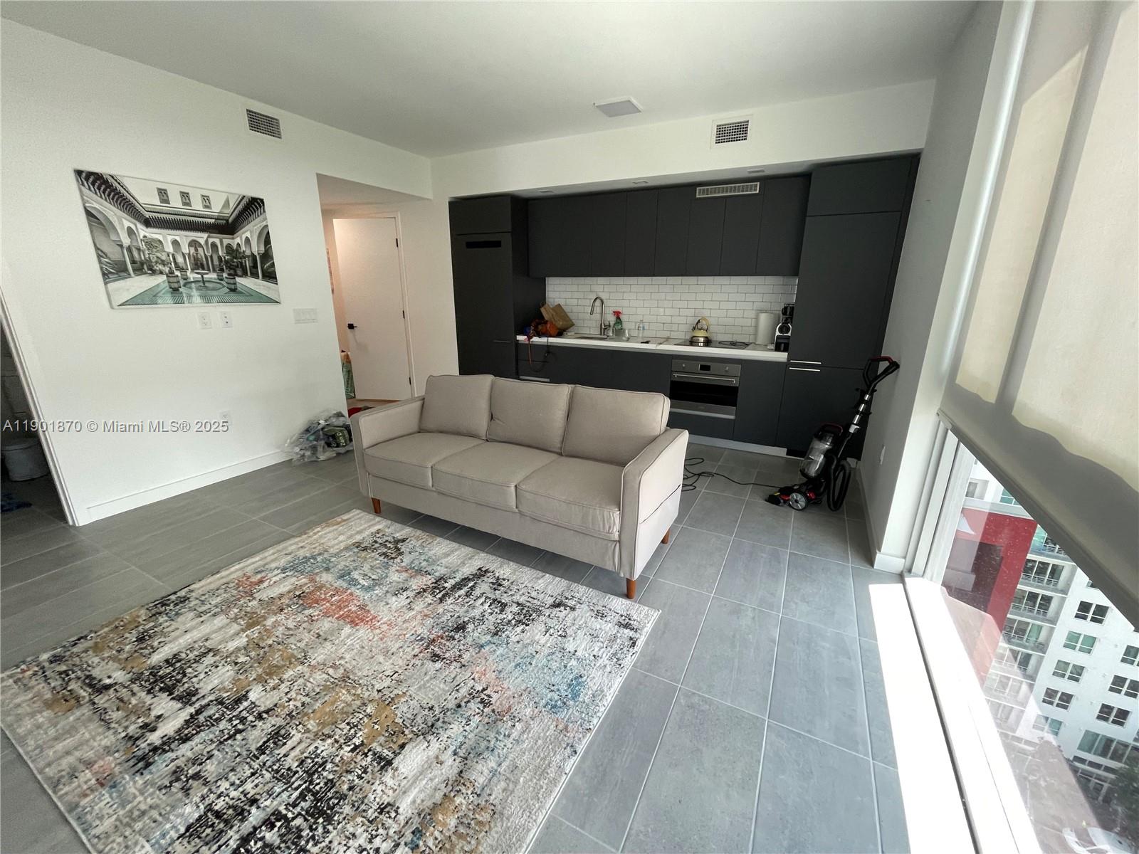 227 NE 2nd St 1606
