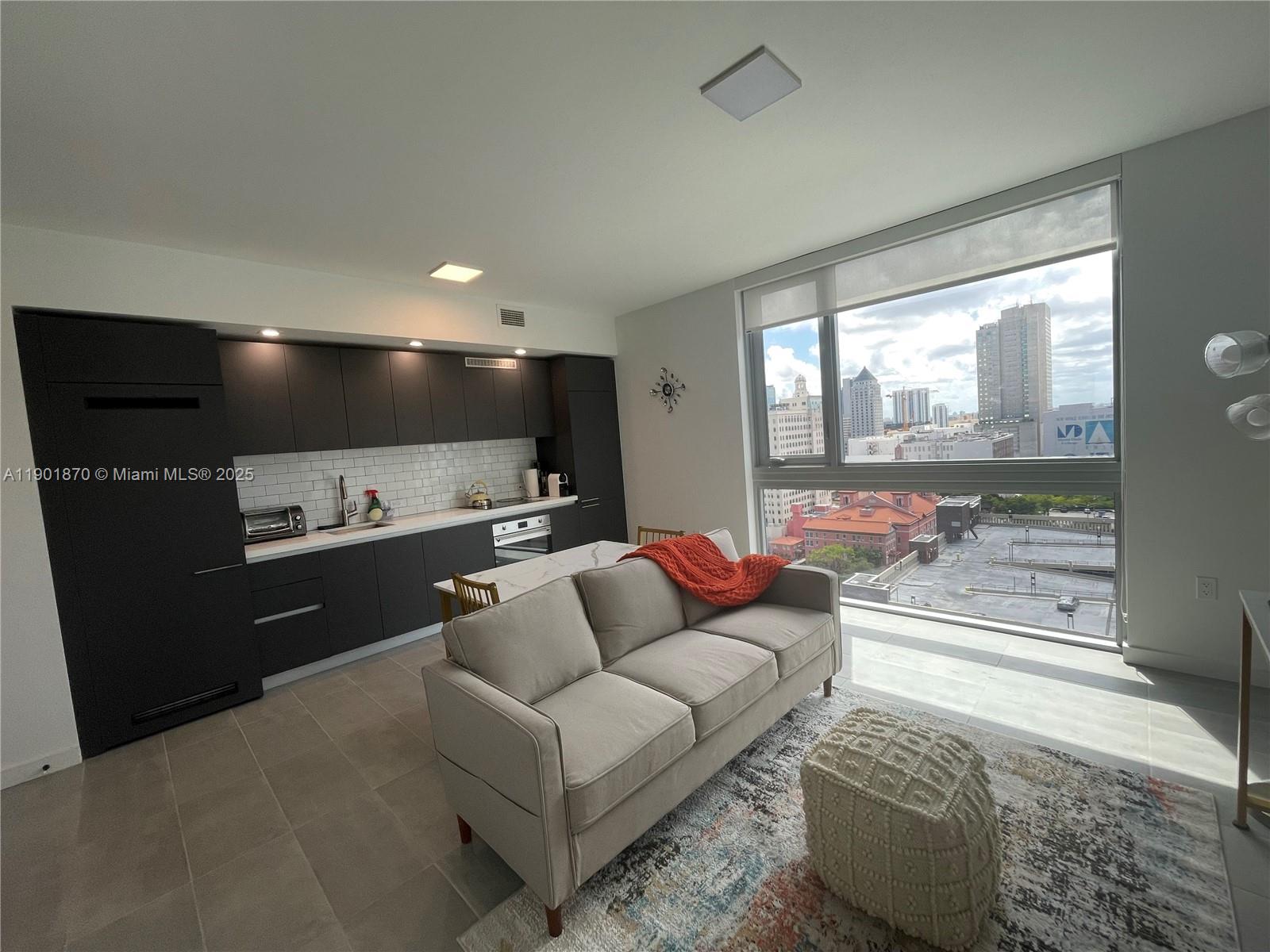 227 NE 2nd St 1606