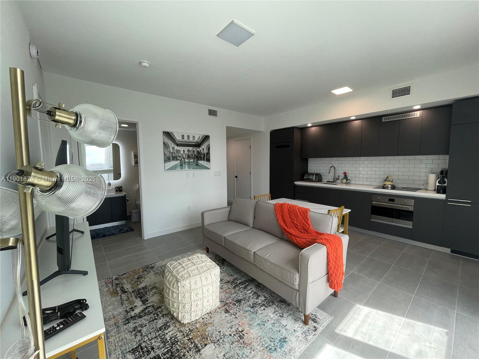 227 NE 2nd St 1606
