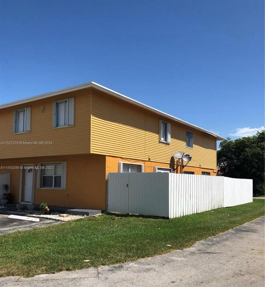 Welcome to your newly remodeled townhouse, available for rent! This beautifully upgraded residence offers a modern and inviting living space, ready to become your new home. With attention to detail and contemporary finishes throughout, this townhouse provides a comfortable and stylish living experience.