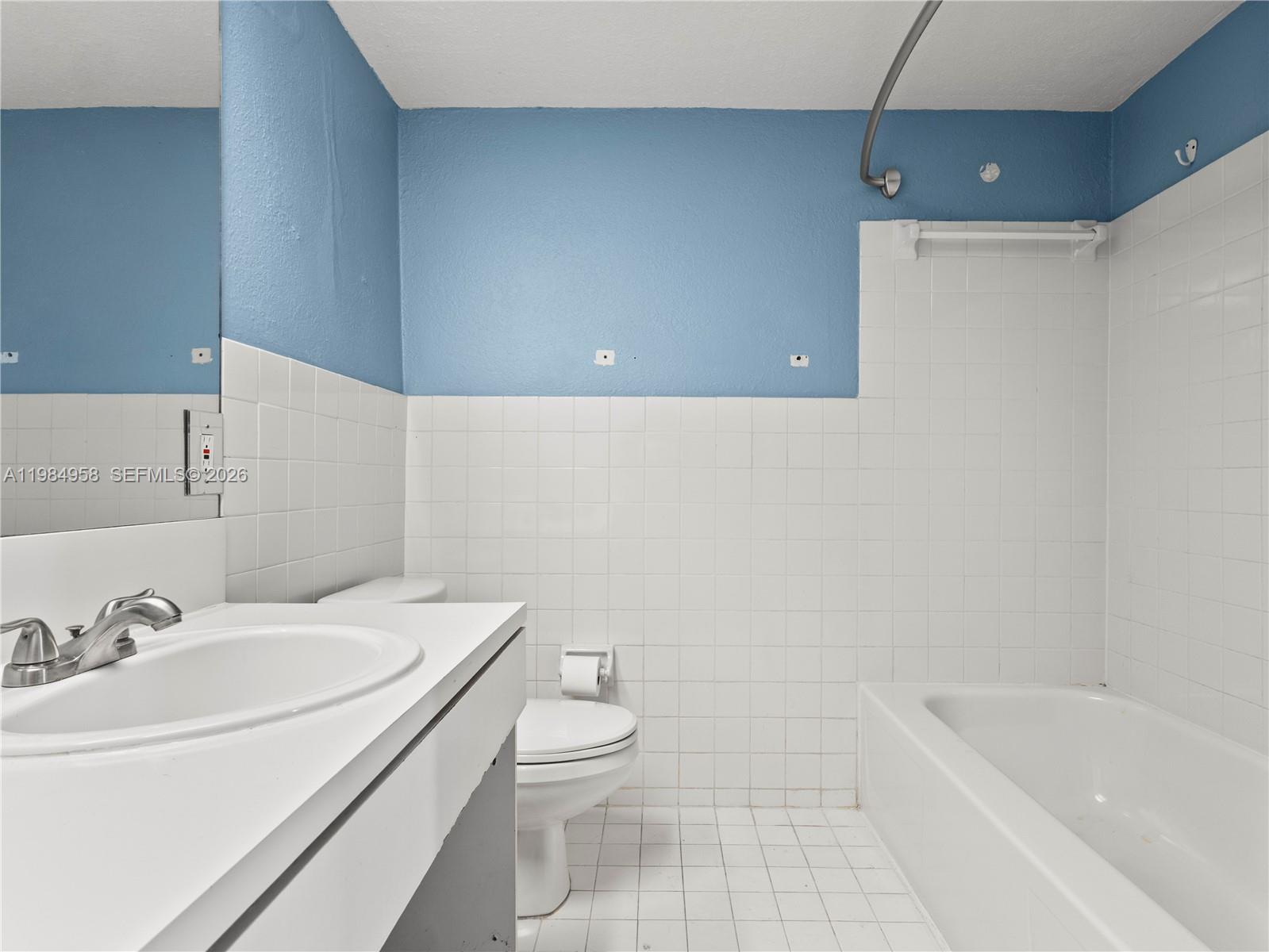 VILLAS OF PINECREST CONDO - Residential