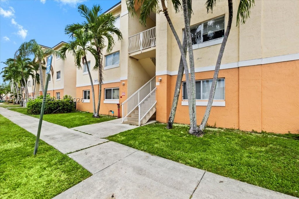 Photo of 3610 N 56th Ave #219, Hollywood, FL 33021 (MLS # A12074138)